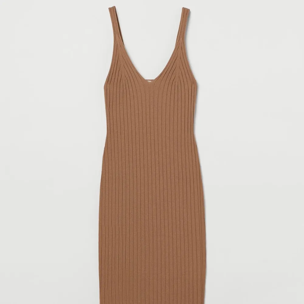 New - wear only 1 time. Its too long for me im 150 cm. Mekot.