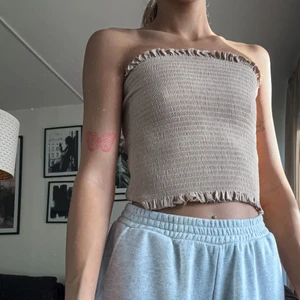 Beige Bandeuo topp - Beige topp från HM Strl M