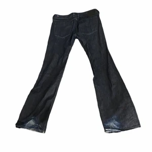 lågmidjade jeans - lågmidjade jeans från diesel, säljer då jag nt gillar hur de sitter💔💔 midjemått: 44cm ish tvärs över, innerbensmått: 86cm