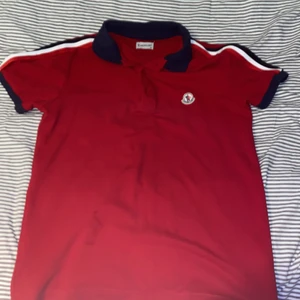 Moncler pike storlek m - Storlek M men passar också S