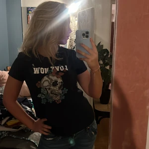 T-shirt från Zadig & Voltaire  - Jättefin T-shirt från Zadig & Voltaire som används ett fåtal gånger!💓köparen står för frakt