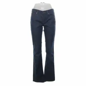 Så coola dolce and gabbana vintage low waist flare jeans!! Aldrig använda och så snygga till hösten och vintern. Perfekt längd på mig som e 170 
