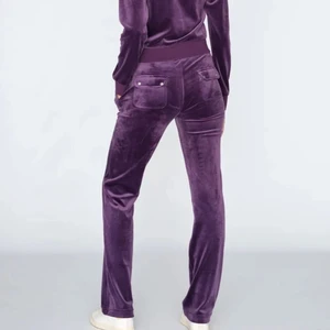 Juicy couture - Intressekoll på mina lila juicybyxor, kan tänka mig att sälja för bra pris eller byta mot ett par i färgen taupe. köpta för 1400 då jag köpte de i norge