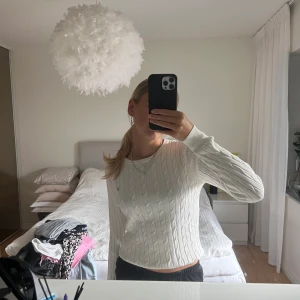 Tröja - Tröja från GANT. I strl S. Sparsamt använda. Nypris: 1400kr Mitt pris: 250kr Vid en snabb affär kan priset diskuteras 💸 Kan mötas i Tyresö eller skickas. Frakt kan tillkomma!