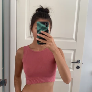 Topp - Säljer då den inte kommer till användning. Kan mötas i Stockholm annars står köparen för frakt 