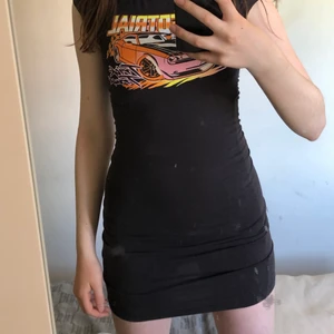 Grå klänning från H&M  - Säljer min gråa klänning från H&M i storlek XXS. Säljer p.g.a att det inte är min stil längre. Köparen står för frakten 💓 TRYCK INTE PÅ KÖP NU!! 