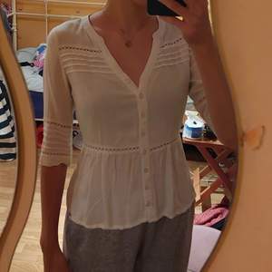 White blouse from SuperDry. Good condition. Adjustable strings on the back.