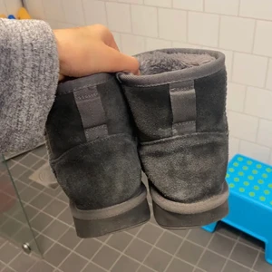 Uggs - Riktigt mysiga och fina uggs som passar med allt och värmer en om vintern❤️