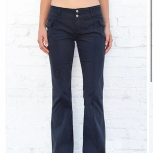 Low waist - Säljer dessa fina lågmidjade byxor från brandy. Nypris 40 $ så ca 425 kr. Väldigt bra skick och så fina nu till hösten. 