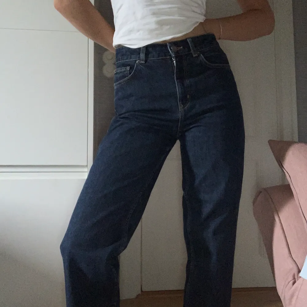 Sjukt bekväma jeans som passar till allt! I jättebra skick eftersom att de inte använts så mycket. Passar storlek 26🌱. Jeans & Byxor.