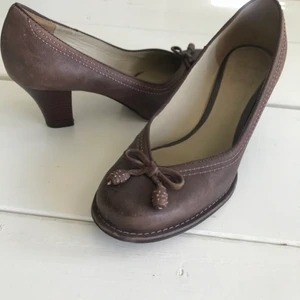 Pumps  - Bruna söta pumps med bredare klack fint skick 