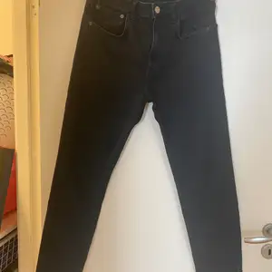 Vanliga gråsvarta mom jeans, oanvänd och perfekt till sommaren