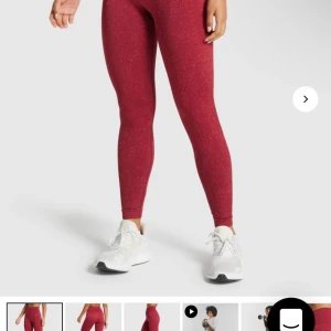 Gymshark set - Säljer både sport BH och byxor i samma serie från gymshark. Köpte byxorna för 599kr och sport BH för 499kr. Toppen är i M men passar en S och byxorna är i S. Säljes tillsammans för 500kr+ frakt🌸🤍