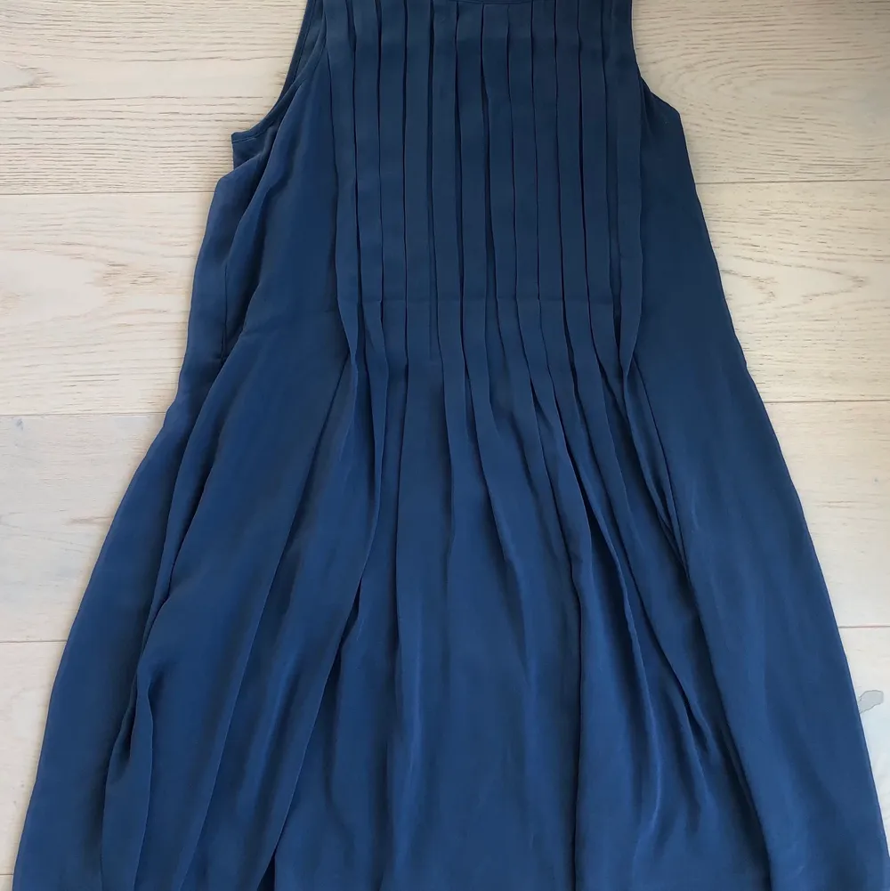 Beautiful airy summer dress in excellent condition. Worn by Kate Middleton.. Klänningar.