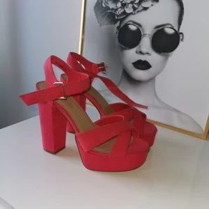 Rosa klackskor från new look - Rosa klackskor (är mer rosa än vad det ser ut på bilden). Knappt använda. Strl 39