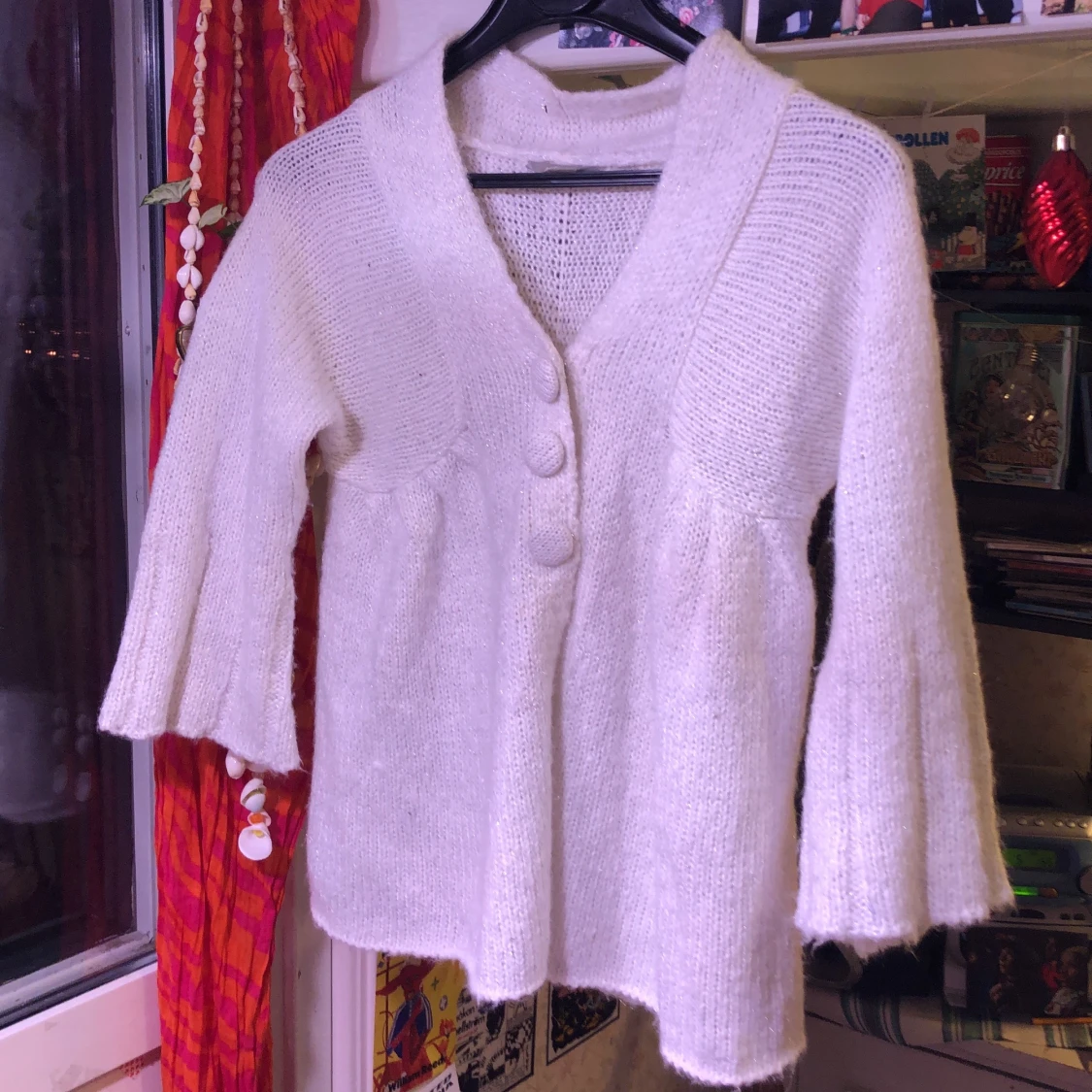 Gullig vit stickad kofta med glitter