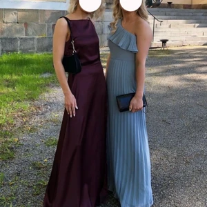 Balklänning bubbleroom - Superfin balklänning i vinröd färg från bubbleroom. Fint skick då den endast använts en gång. Nypris 1099kr❤️‍🔥