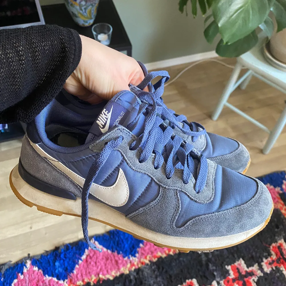 Snygga Nike sneakers. Bra skick men använda.. Skor.