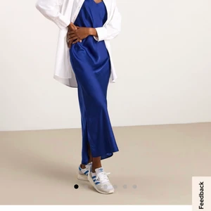 Sökes XS - Söker denna slipklänning från Lindex ,storlek xs