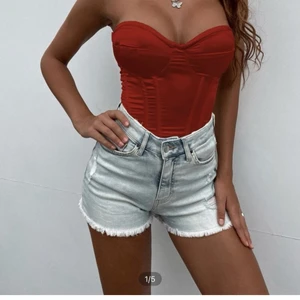 Korsett topp storlek xs  - Jag säljer en jätte fin korsett topp från SHEIN i storlek xs😍