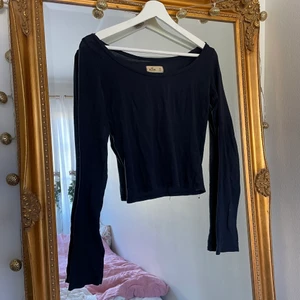 Tight tröja - Mörkt marinblå tröja från Hollister.