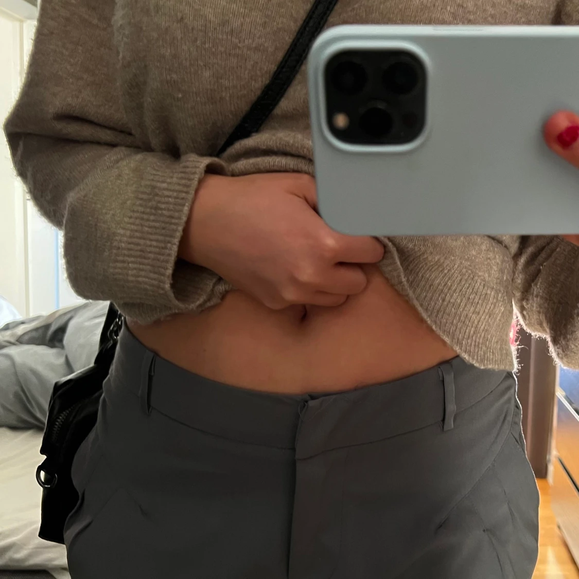 LÅGMIDJADE KOSTYMBYXOR - 90