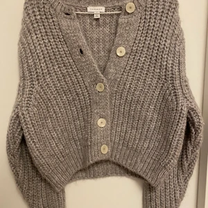 TopShop - Jättemysig kofta från TopShop/ ASOS, använd ett fåtal gånger 💗💗 Frakt tillkommer 