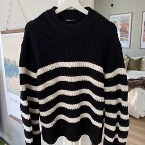 Stickad - Helt ny från GinaTricot. Storlek M.  Nypris 399kr