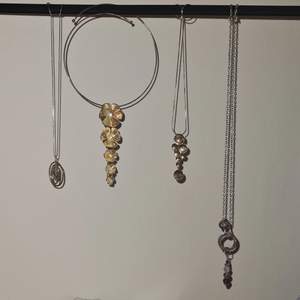4 olika och unika halsband, varav de tre första är i äkta silver. 💫🌸 Det fjärde, 