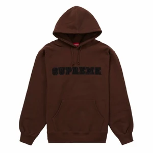 Supreme hoodie - Helt ny. Köpt på supreme store Berlin och kvitto finns. Sitter baggy