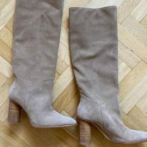 Säljer mina oanvända zara boots då jag ej haft tillfälle att bära dom. Väldigt populära och eftertraktade