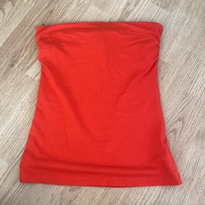 Tubtopp - Säljer denna fina tubtopp i storlek xs. Säljer via swish (inte via köp nu) så kontakta mig först så får du gratis frakt 🥰