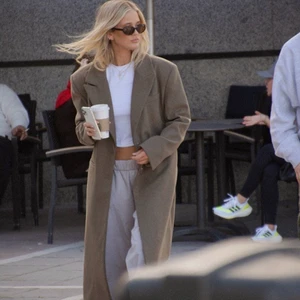 Kappa - Säljer denna sjukt snygga kappan ifrån Josefinehj kollektion med NA-KD. Säljer då jag råkade beställa två och den tyvärr inte går att skicka tillbaka längre 