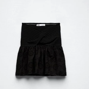 Storlek:S - Jätte fint topp👌🏼 som jag har använt två gånger och passar bra🫶🏼💋 Köp direkt för 300kr🤍