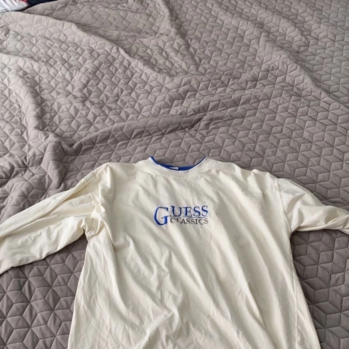 Guess tunn sweatshirt