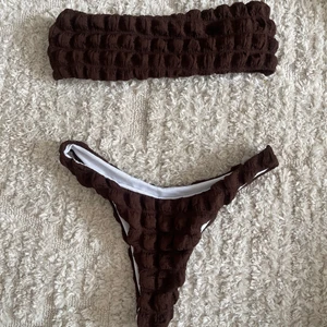 Brun bikini - Superfin bubblig bandeau-bikini ifrån SHEIN, endast provad!
