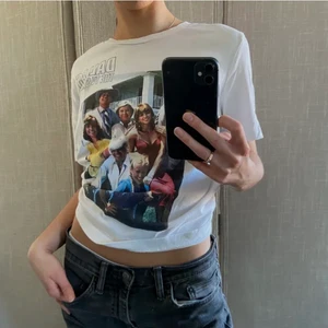 Tisha - Säljer denna tishan från zara, använd några få gånger 