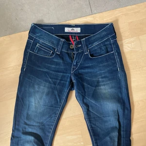 Missme jeans - Missme liknande jeans, riktigt snygga. Sitter som en smäck. Buda från 200
