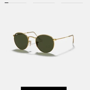 Rayban solglasögon - Säljer mina Rayban solglasögon i bra skick, nypris 1500 kr. Frakt ingår ej, kan även mötas upp i Göteborg!