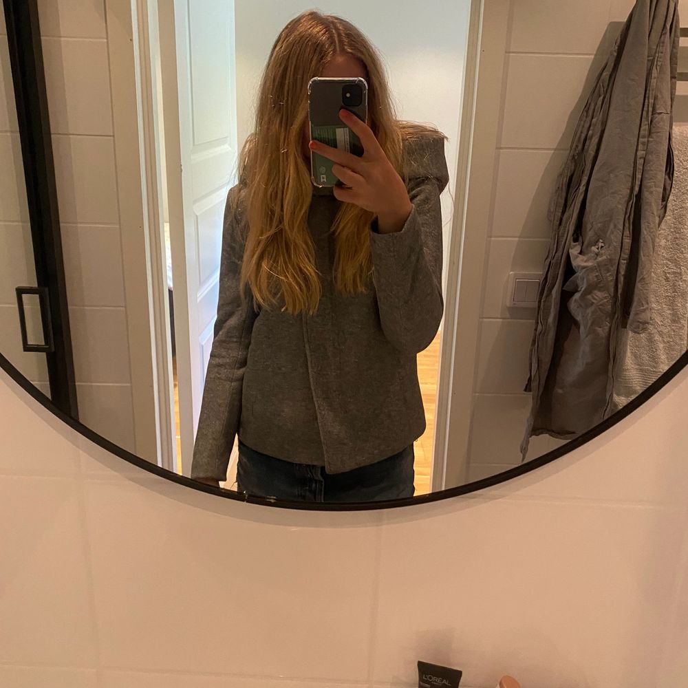 Fin jacka från only. Köpte i vintras och knappt använd. 💕 Skriv privat för mer info. Pris kan diskuteras❣️. Jackor.