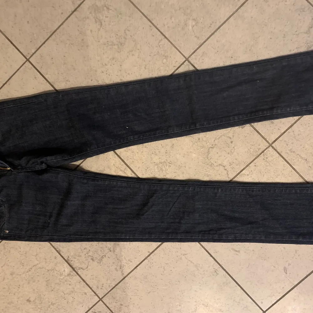 Så Cilla lågmidjade vintage retro jeans ifrån märket miss Sixty. Så coola men tyvärr för små för mig.. Jeans & Byxor.