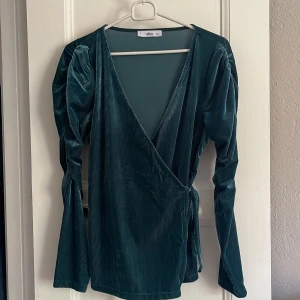Grön blus  - Så himla fin - bästa skicket NY 