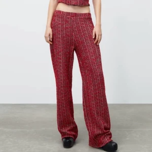 Byxa - Köpte detta settet men byxorna passade inte mig så säljer vidare, endast använda en gång💕