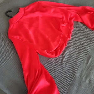Crop top satin - Very good condition, satin and stylish fits M or S