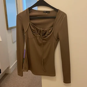 snyg topp - snyg top i storlek XS. Det är i bra skick. skriv vid intresse☺️