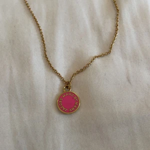Halsband från Marc by Marc Jacobs  - ☝🏻