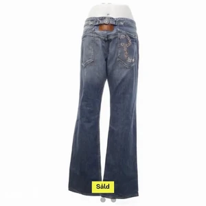 lågmidjade jeans - ett par skit snygga jeans som jag köpte här på plick men de var lite för korta för mig:(🫶🏼