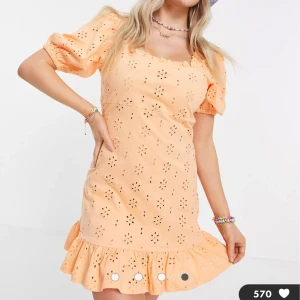 Helt oanvänd Asos klänning - Superfin klänning från Asos petite, helt oanvänd då den inte passade mig och hann inte skicka tillbaka den. Strl 40 