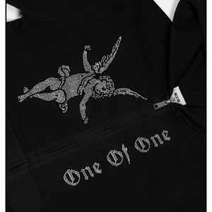 One Of One Zip Hoodie - Säljer min One Of One zip Hoodie storlek M, Använd varsamt 2ggr, alla stenar sitter kvar och har inte tvättats men kan göras om man vill. Kan gå ner lite vid snabb affär!