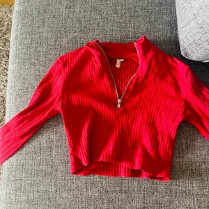 Tröja  - Tröja ifrån Nelly storlek xs. 